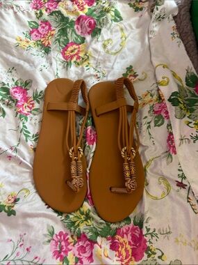 Source Unknown Brown T-Strap Sandals with Bead Detail